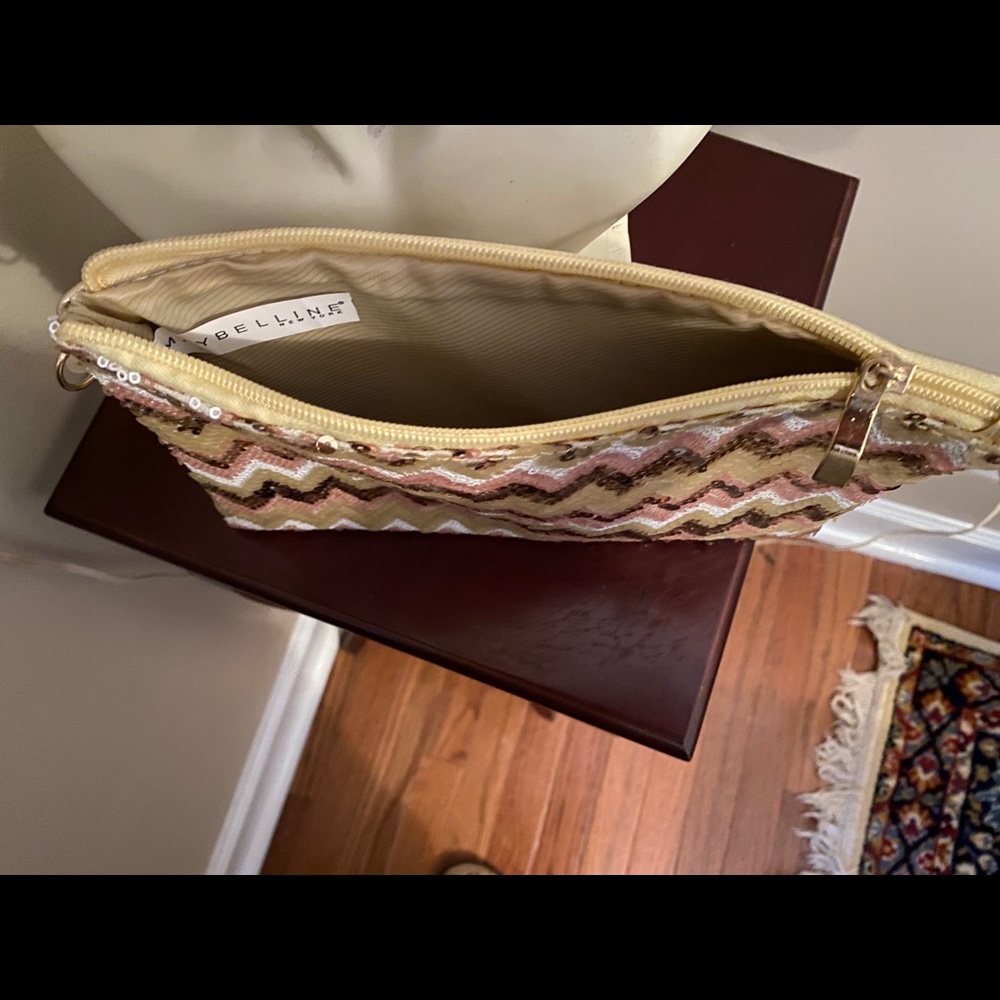 Purse - Picture 2 of 5